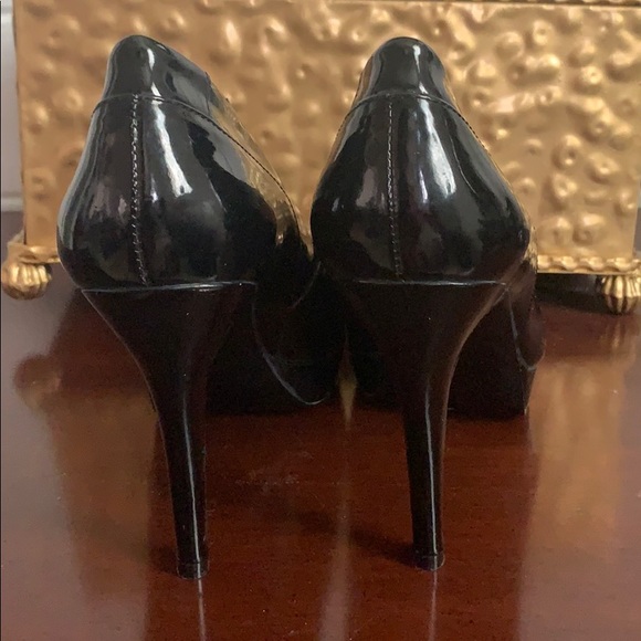 BLACK PATEN LEATHER SHOES by NINE WEST - Picture 7 of 7